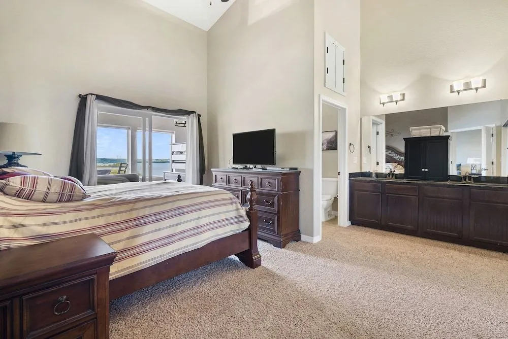Happy Place Condo - Stunning Table Rock Lake Views