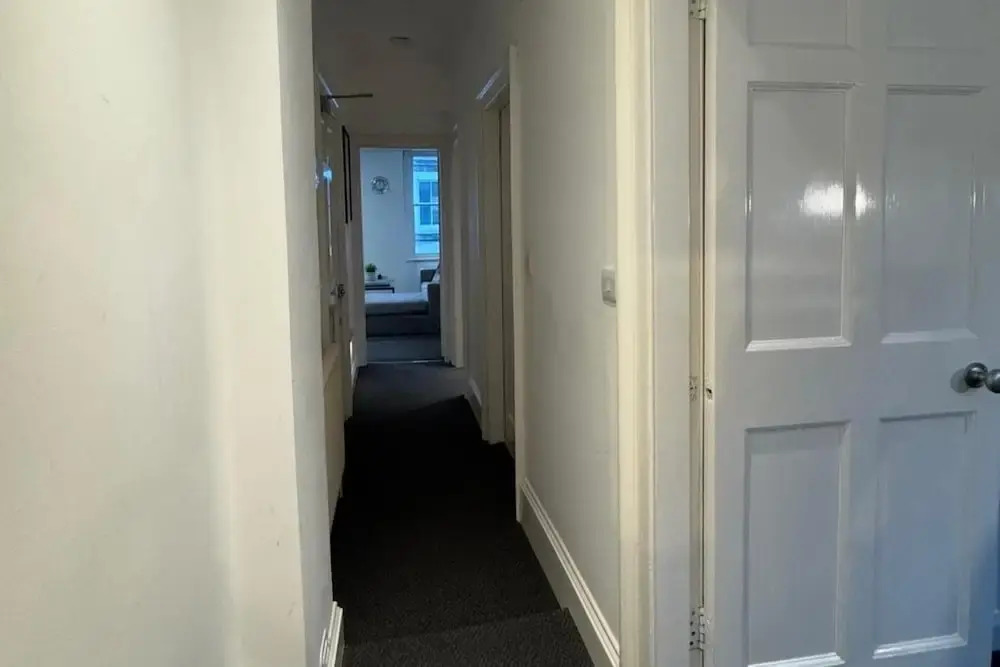 Central Apartment - Sleeps 2 & Private Patio