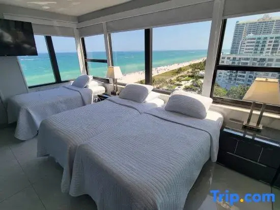 Magnificent Modern Direct Oceanfront 3 Bedroom - 1401