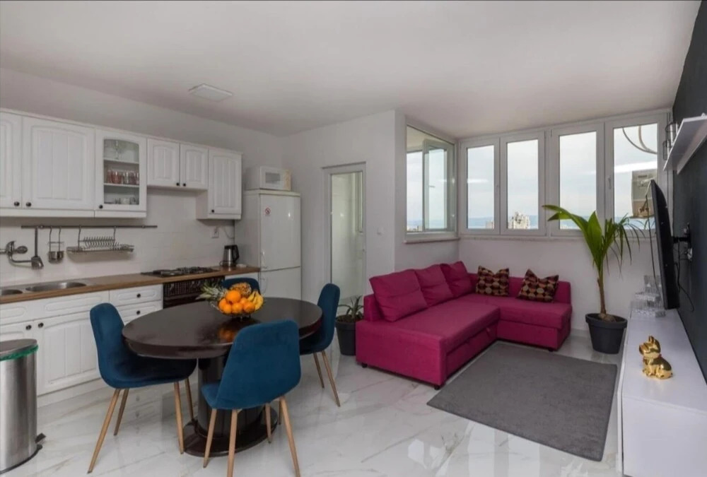 LEILANI -Stunning view apartment near the center!