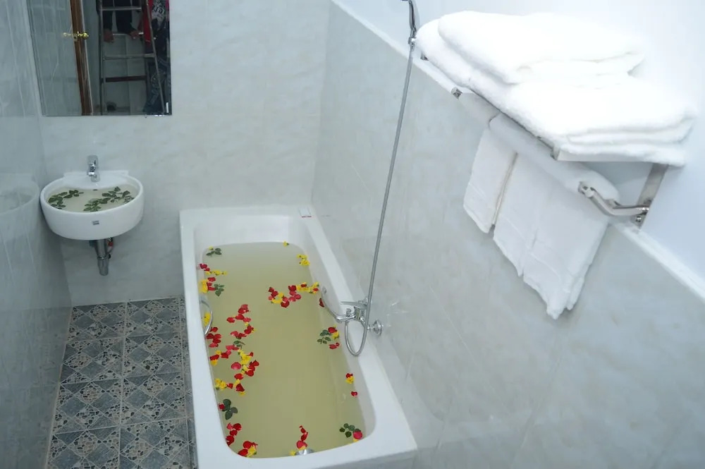 Kayah Golden Hill Hotel