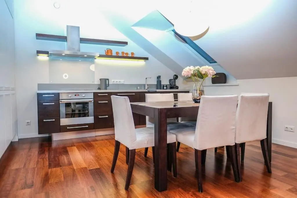 #stayhere - Spacious Luxury Town Hall 3BDR Apartment