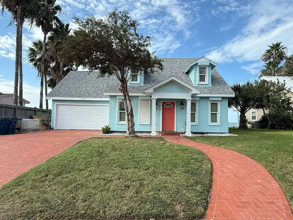 Bayside Paradise 4BR Home w Patio Games Room