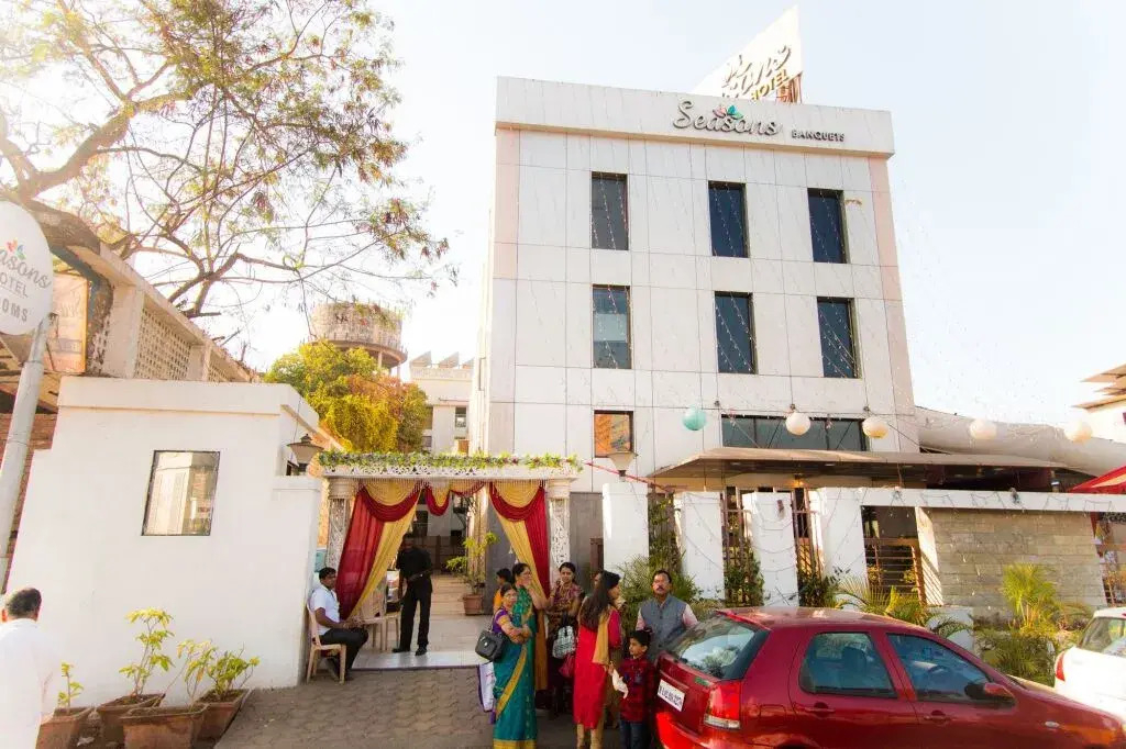 Seasons Hotel & Banquets