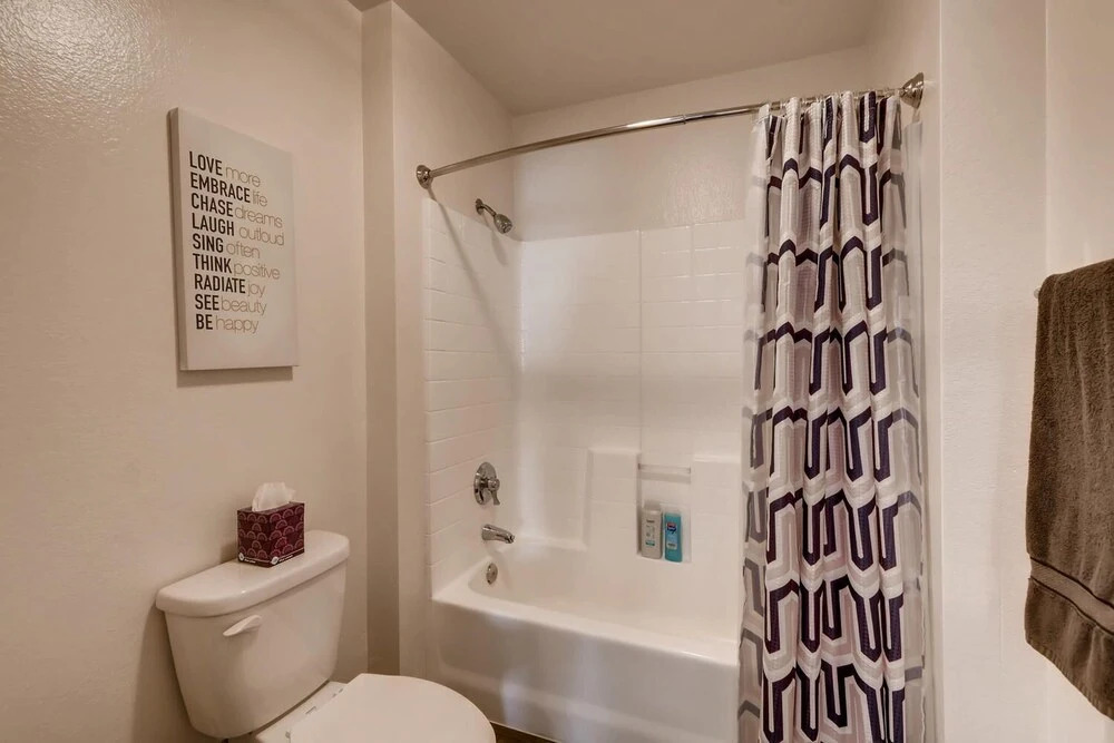H2 -NEW Gorgeous Downtown San Diego 1 Bedroom + Upstairs Bedroom Loft!