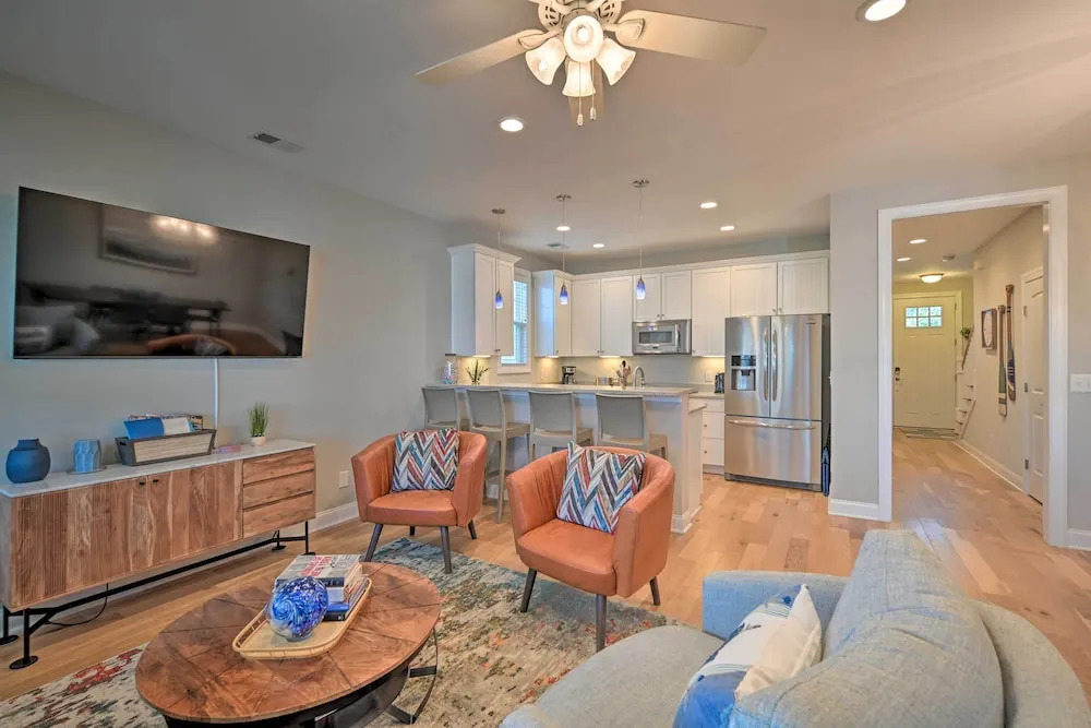 Luxury Barefoot Resort Retreat: Pool, Marina Views
