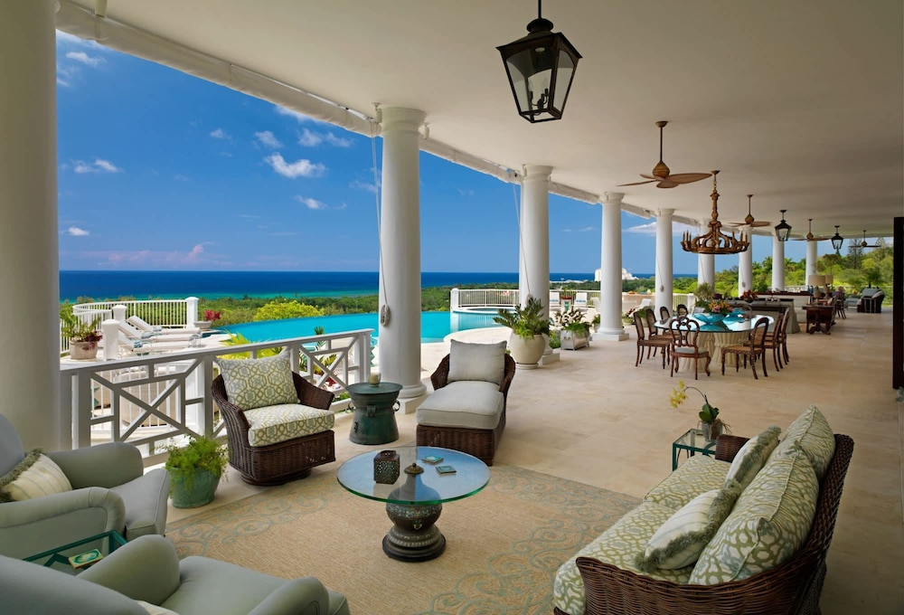Expansive 6BR Estate Panoramic Sea Views Pool Resort Access