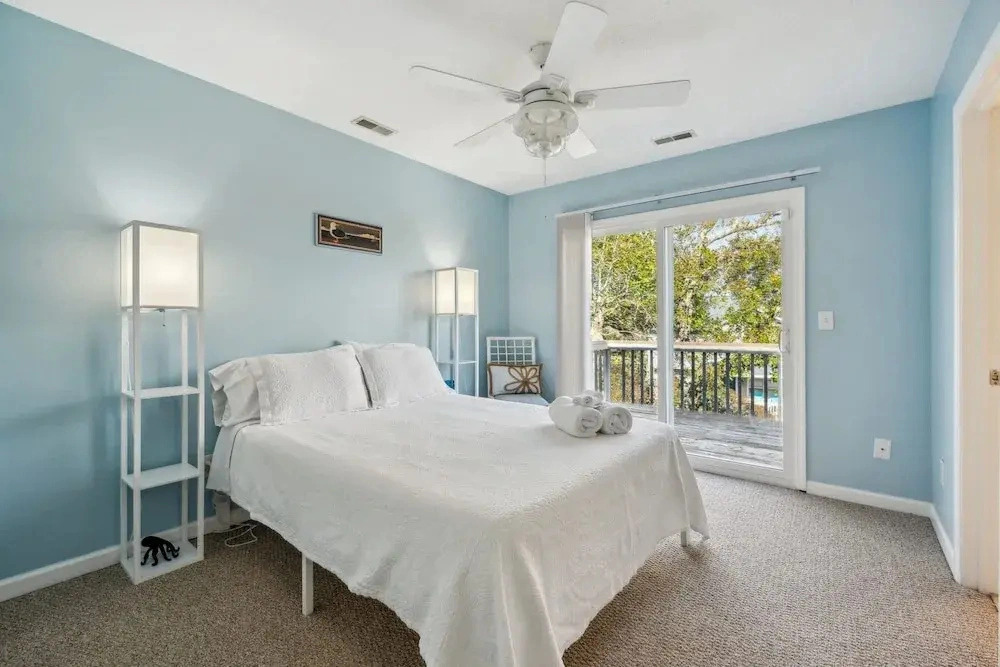 Walk to Beach Private Deck Family Fun