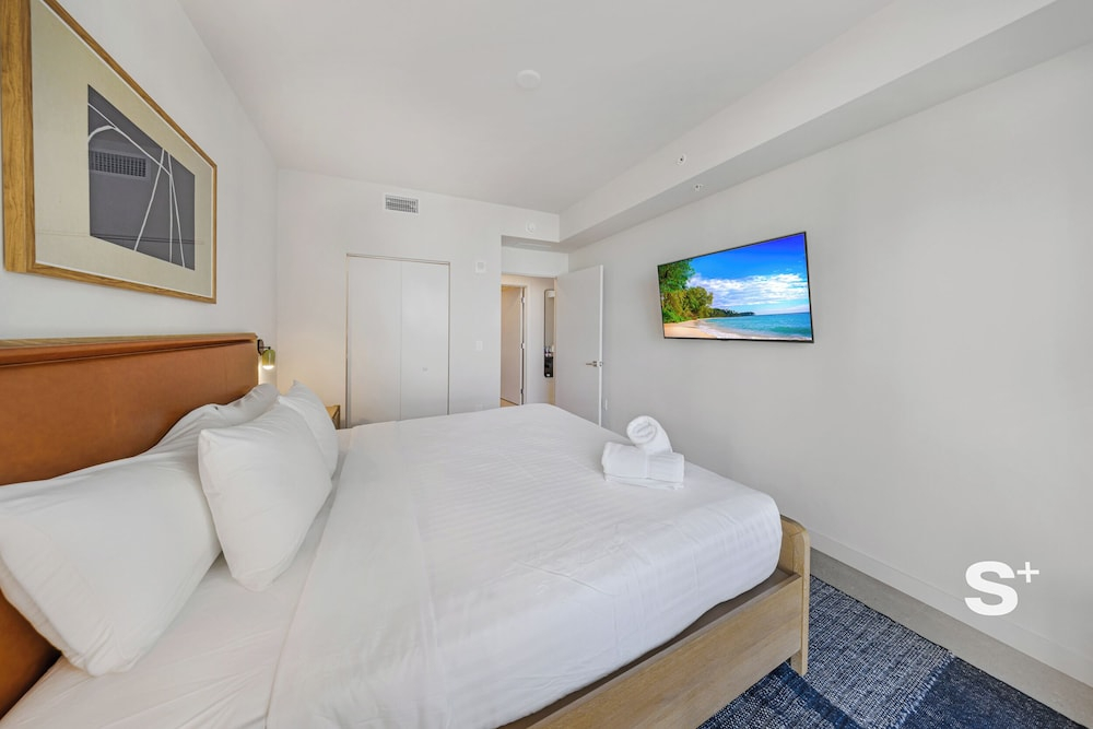 Modern and Cozy 1-BD- Rooftop pool & Gym