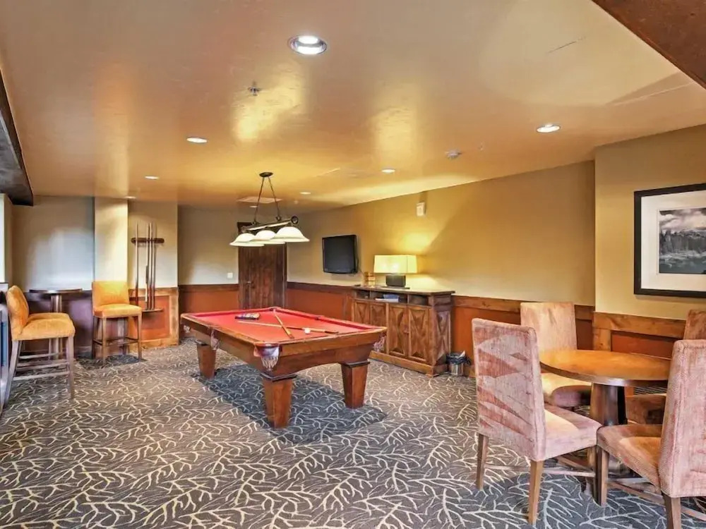 Crystal Peak Lodge 2 Bedroom Ski in, Ski out Slopeside Condo at the Base of Peak 7