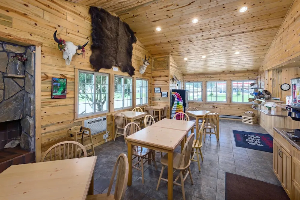 Rock Crest Lodge & Cabins