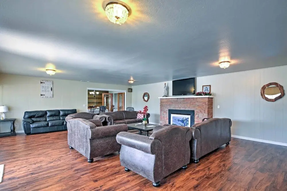 7 Mi to Dtwn Gilroy: Spacious Home on 20 Acres!