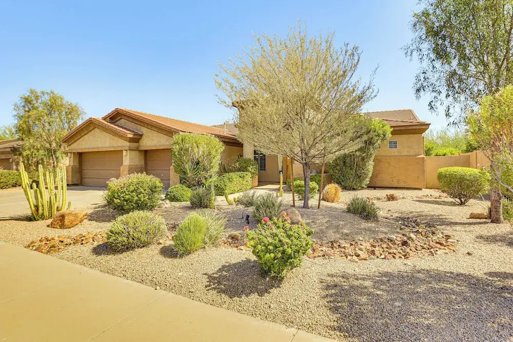 11 Mi to Phoenix Raceway: Luxury Sonoran Oasis!