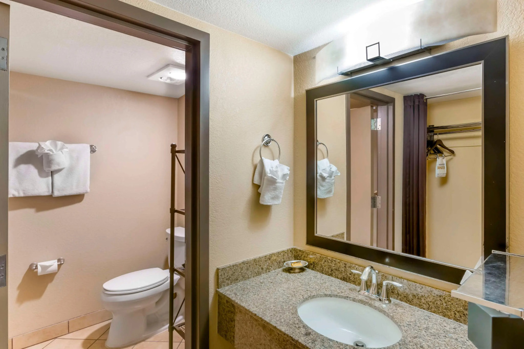 Best Western Plus Raton Hotel