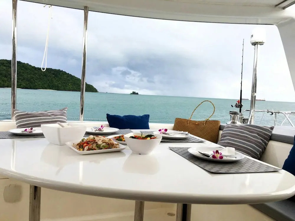 Discover Catamaran Phuket - Lagoon421