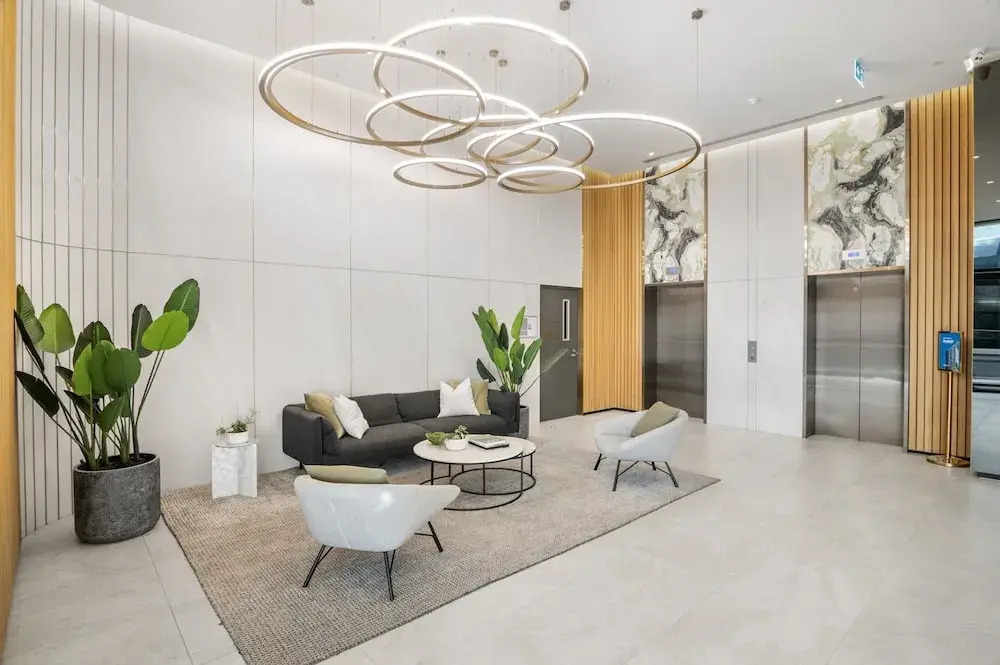 Elegant 2-bed With Superb Views & Amenities