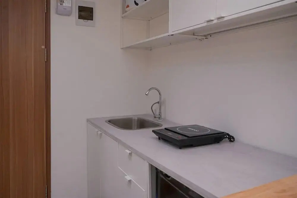 Warm And Simply Studio At Cisauk Point Apartment