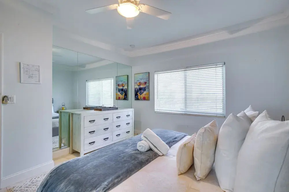 Canal Access & Pool: Lighthouse Point Getaway!