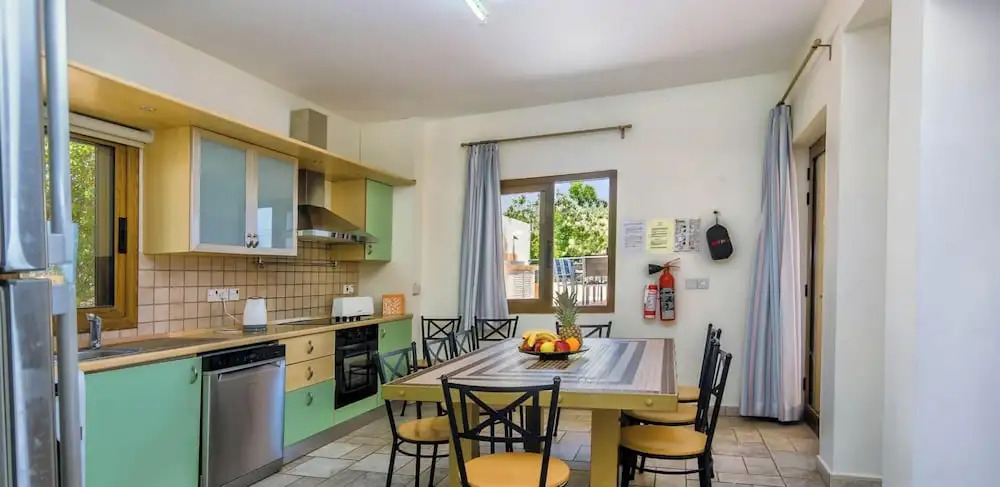 Exceptional Large Villa, FREE HEATED Pool 1 NOV - 15 JAN, Privacy,Prime Location
