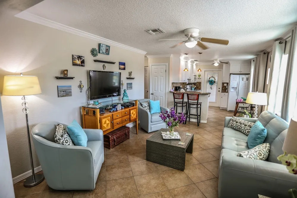 155 Hibiscus Dr - M