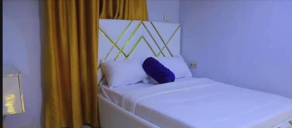 FourJ Hotel and Suites