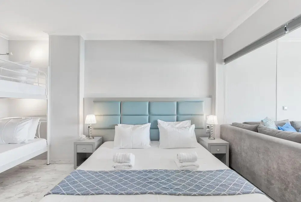 Chic Modern Seaside Oasis -Sunny Piraeus