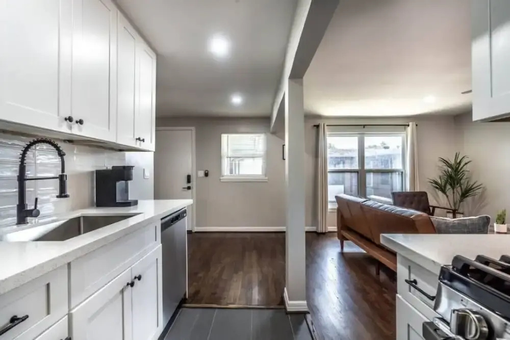 Stylish 1BR Urban Retreat