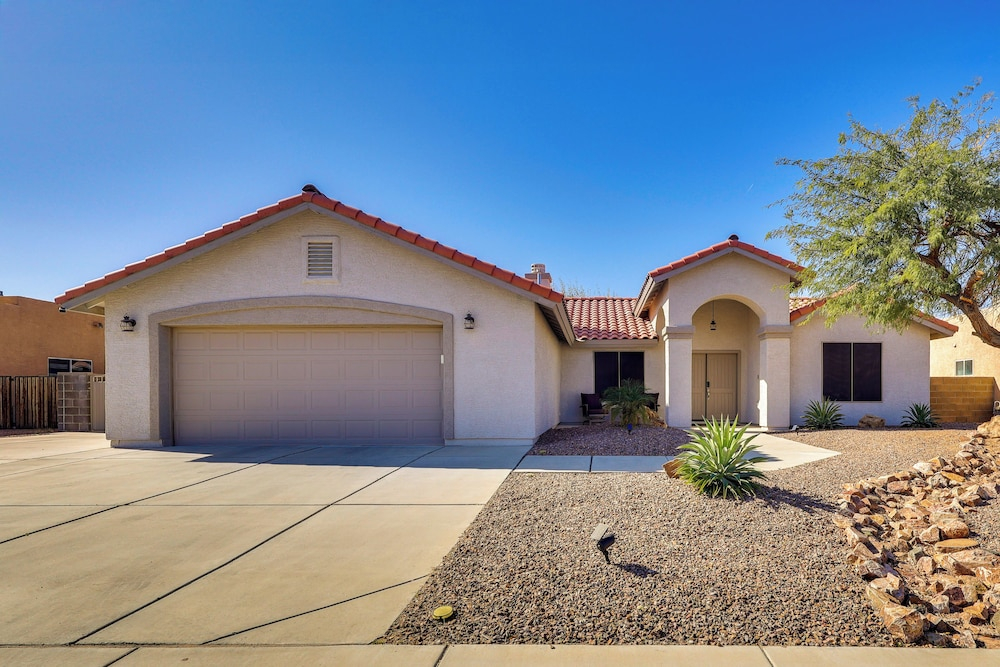Foothills Family Home Near Lake & Colorado River!