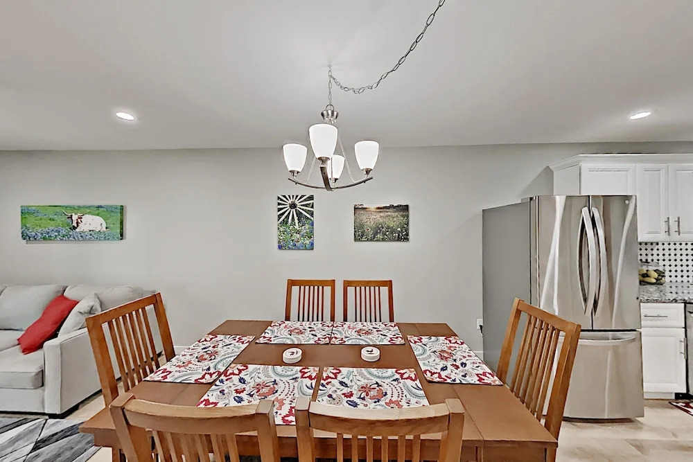 Lakefront Horseshoe Bay Hideaway W/ Pool & Docks 3 Bedroom Condo
