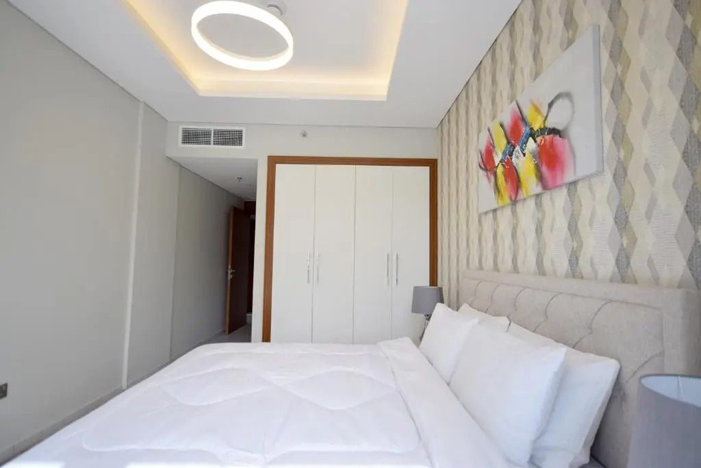 KeyHost - Regent Court JVC - K170