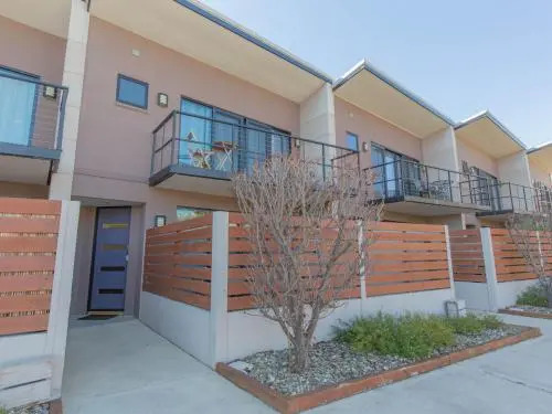 Khione 5 23 Kirwan Close