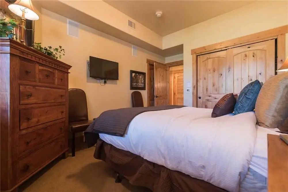 6110 Bear Lodge, Trappeur's Crossing Apartment 3