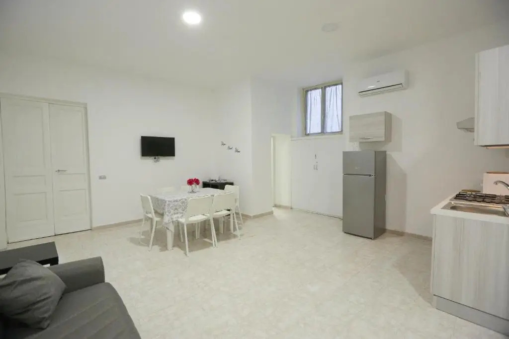 Central House Decumano Superiore by Dimorra