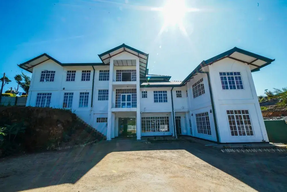 OYO 575 White Rose Residence