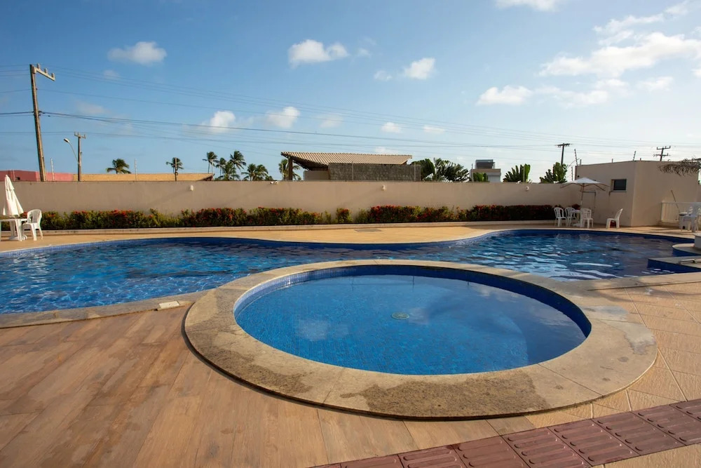 Apto com Piscina e Garagem em Barra dos Coqueiros
