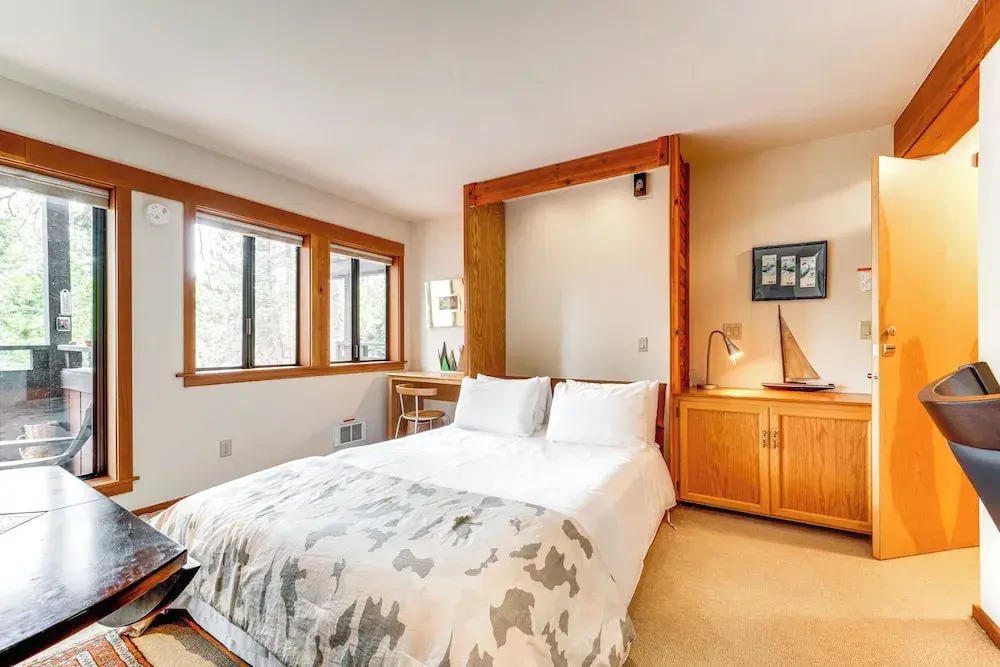 Hike, Sled & Ski! Cozy Tahoe City Condo w/ Hot Tub