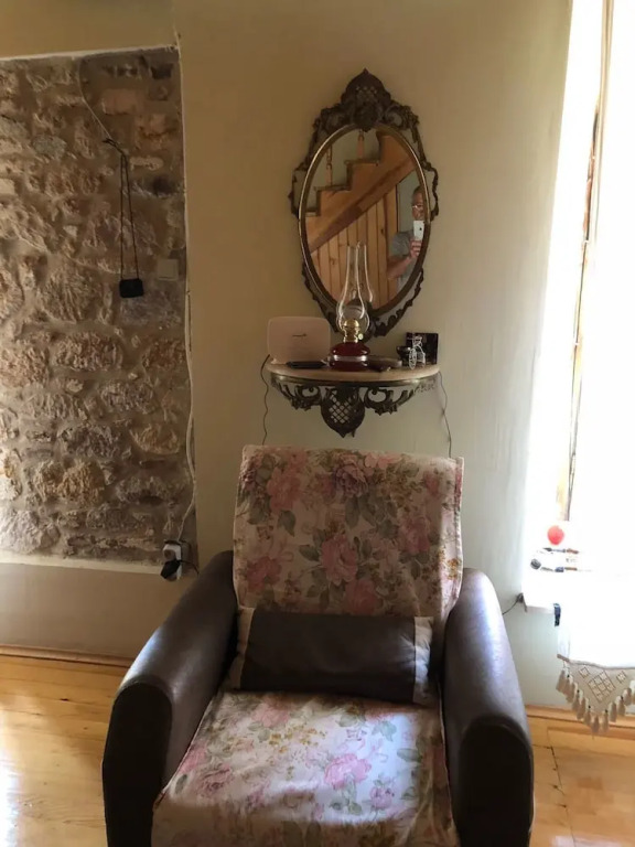 Tarihi Kucuk Tas Konak