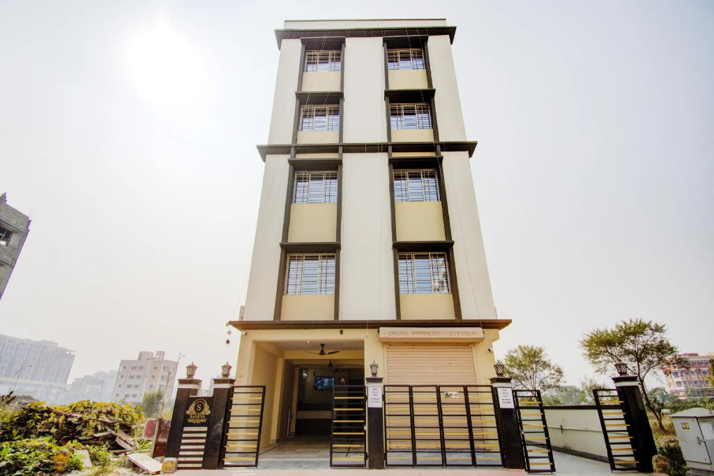 Capital O 78595 Sanjeevaa Hotel