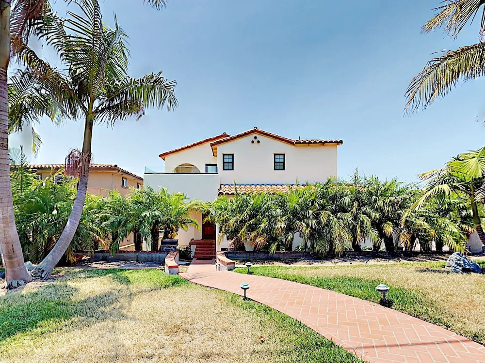 1731 Plum Street Duplex Unit B - 3 Br apts by RedAwning