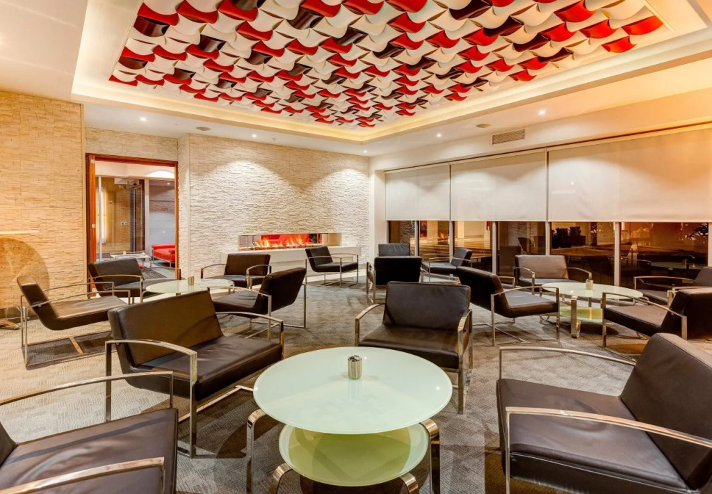 Mantra Charles Hotel