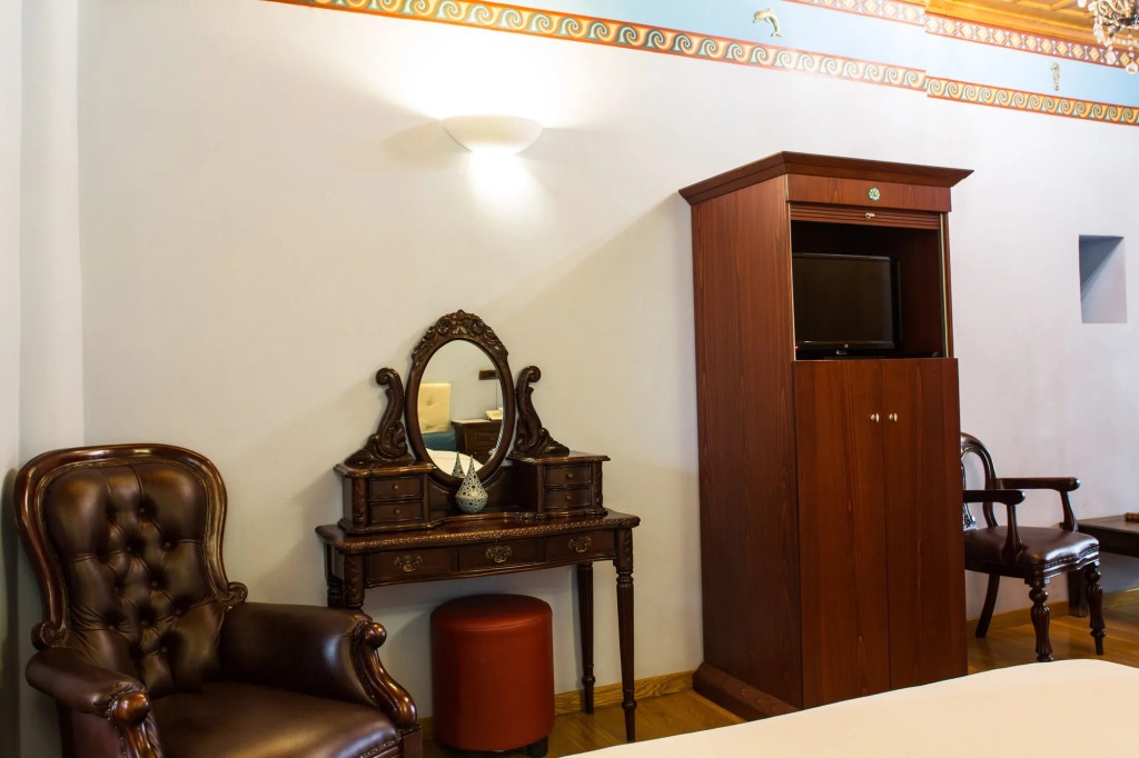 Kyveli Suites