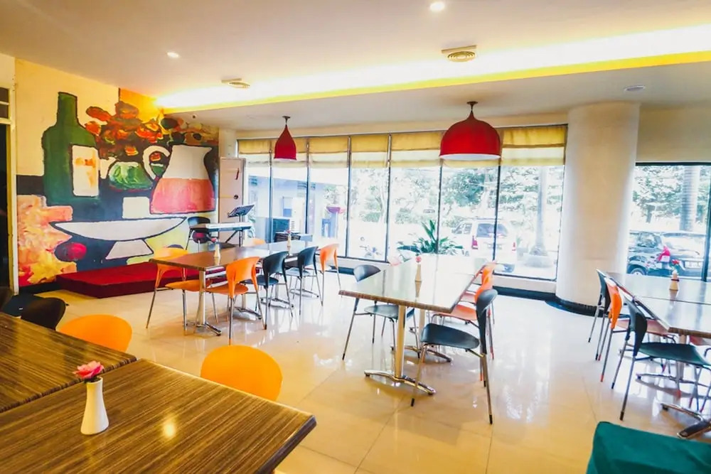 Reddoorz Plus near Mall Ratu Indah 2