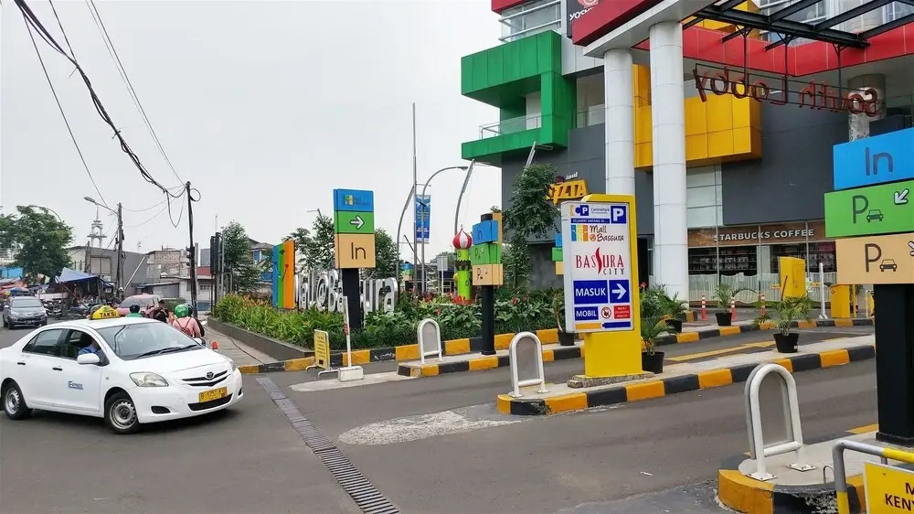 Modern Design 2 Bedrooms at Bassura City Apartment