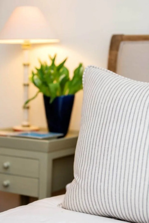 Elegant Two-bedroom Flat in Evelyn Gardens