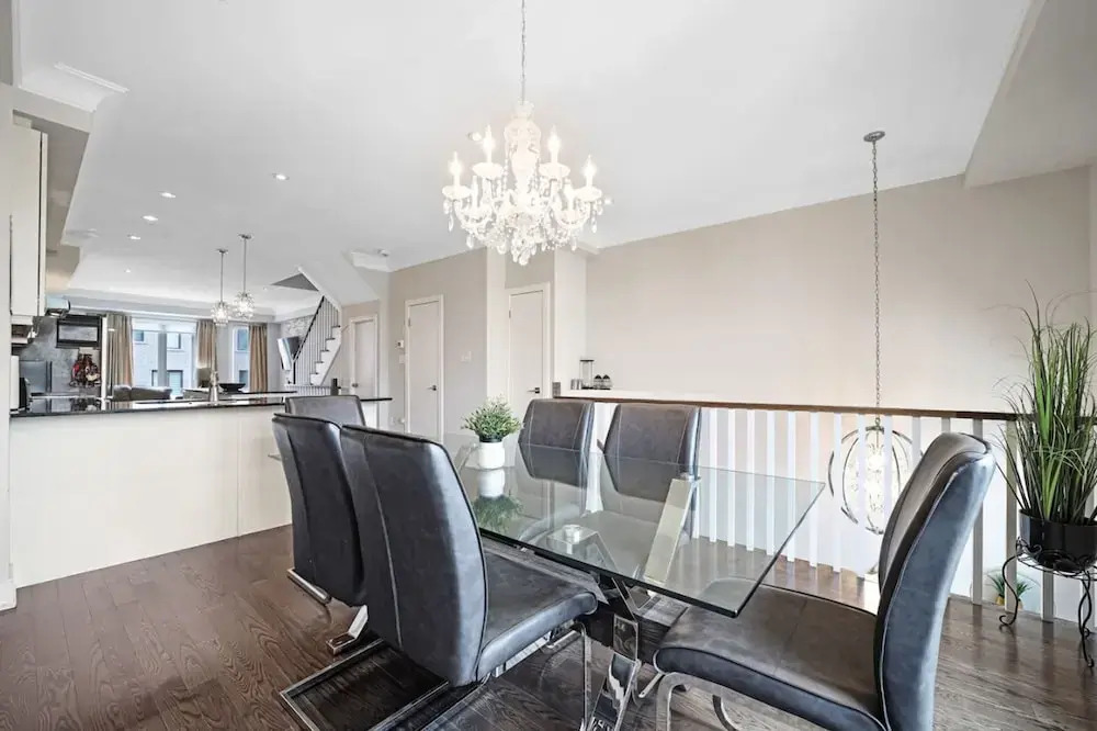 Family-friendly 3BR Mississauga Home w Parking