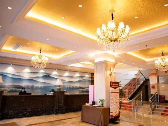 East to Hongqinglou Hotel
