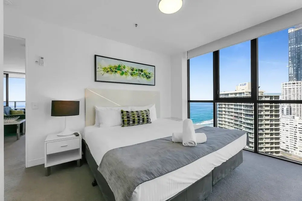 Wonderful 2-bed With Pool, Gym & Scenic Views
