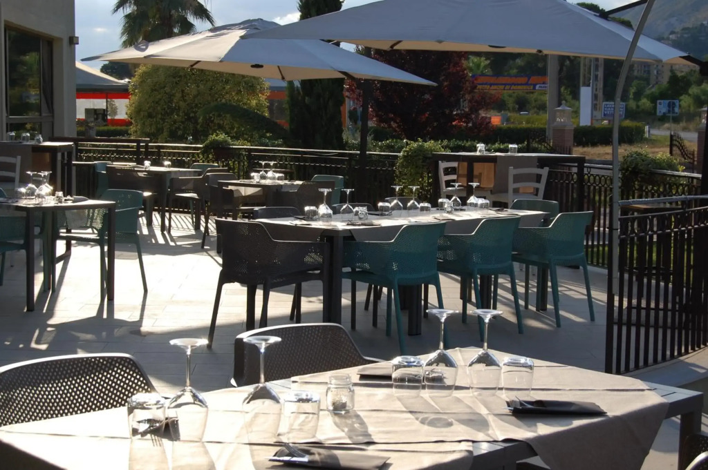 Giga Hotel