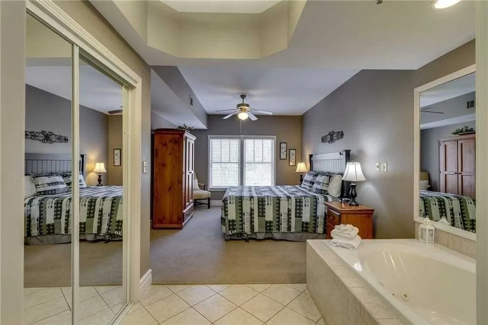 Baskins Creek 414 - 2 Br condo by RedAwning