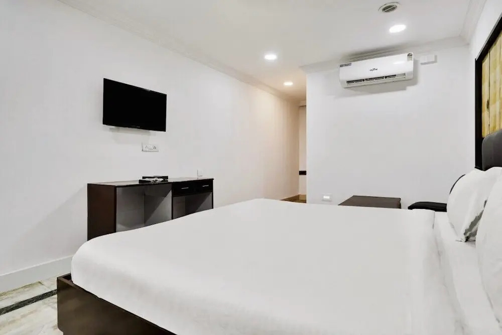 iROOMZ Hotel Hyderabad Towers
